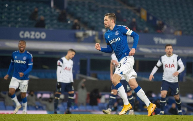 队报：在乌迪内斯重获新生，前法国国脚前锋托万可能加盟朗斯.